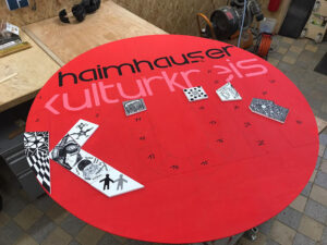 Die ersten Puzzleteile werden aufgelegt