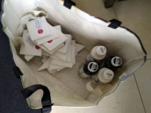 Puzzleteile und Farbe