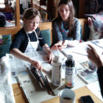 Helene und Julia beim Malen