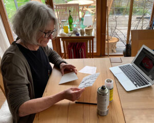 Karin gestaltet ihr Puzzle