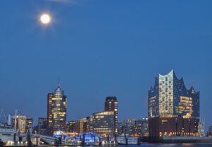 Hamburg mit Elbphilharmonie, Foto: Maxim Schulz